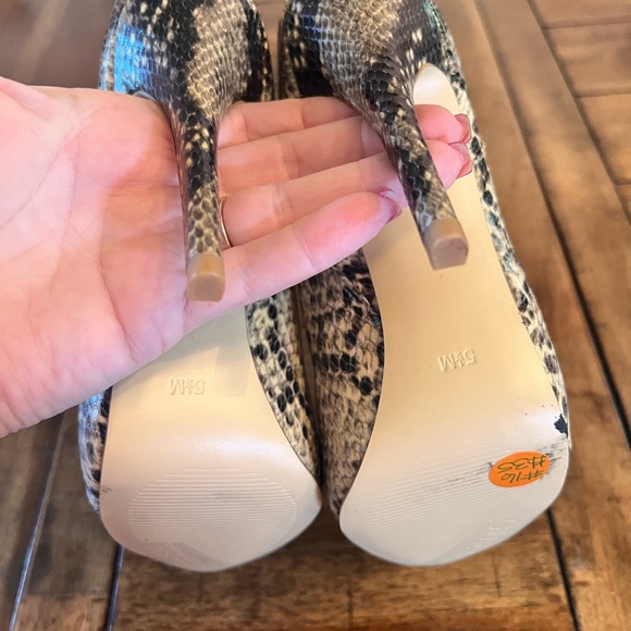 NWOB GUESS SNAKE PYTHON PRINT BOOTIES - Picture 9 of 13